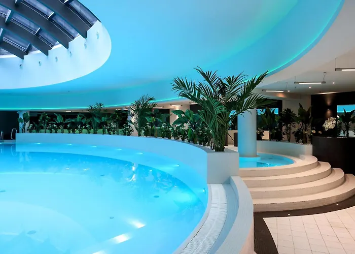 Diamond Class 2 Hanza Tower *