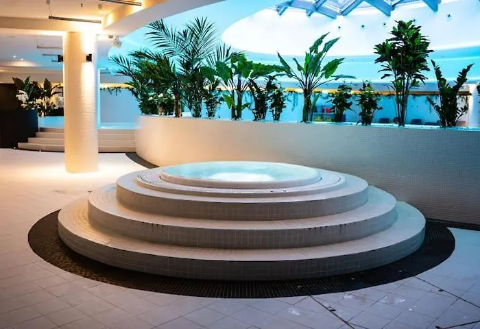 Diamond Class 2 Hanza Tower Apartment *