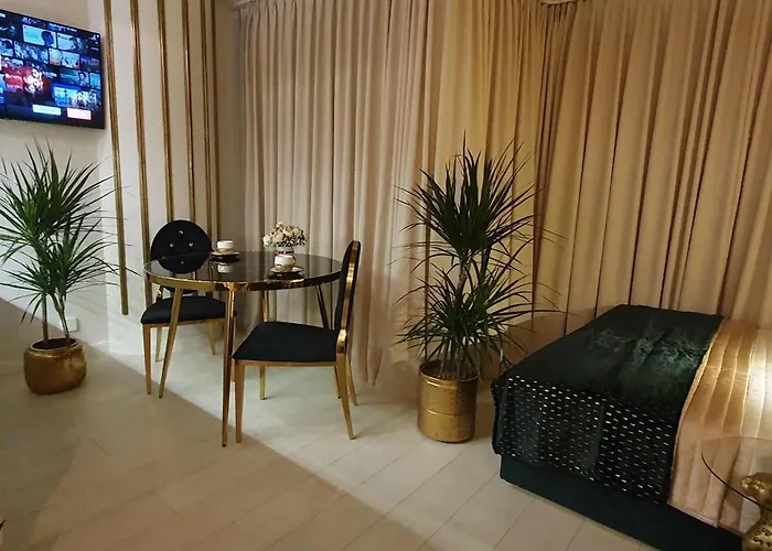 Diamond Class 2 Hanza Tower Apartment *